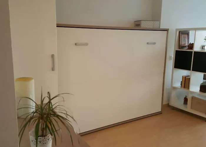 公寓 Study Near And The *